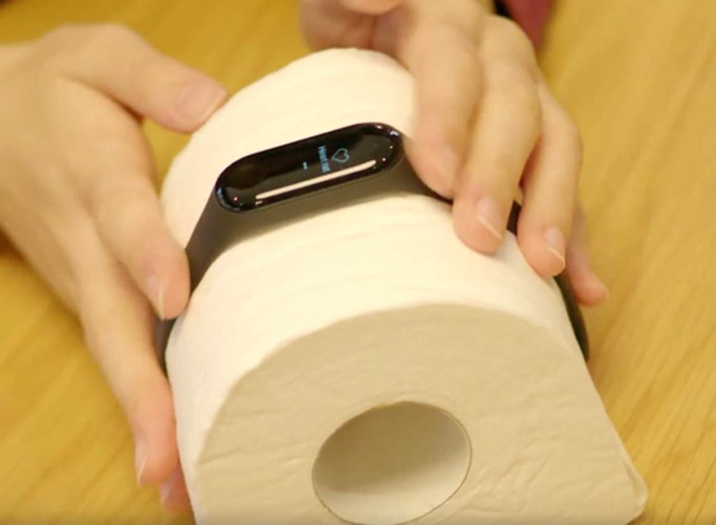 La verdad tras las pulseras inteligentes en el papel higiénico