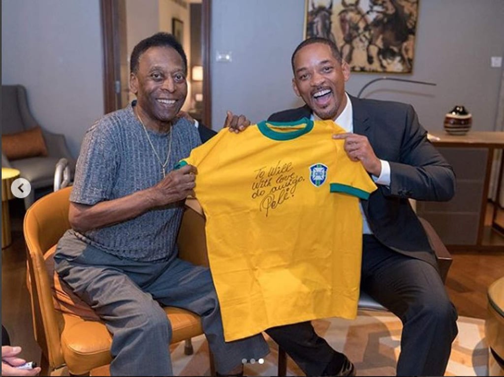 Will Smith recibe autógrafo de Pelé