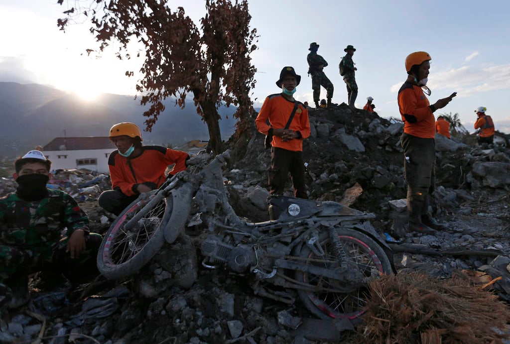 Al menos 3 muertos tras sismo de magnitud 6 en Indonesia