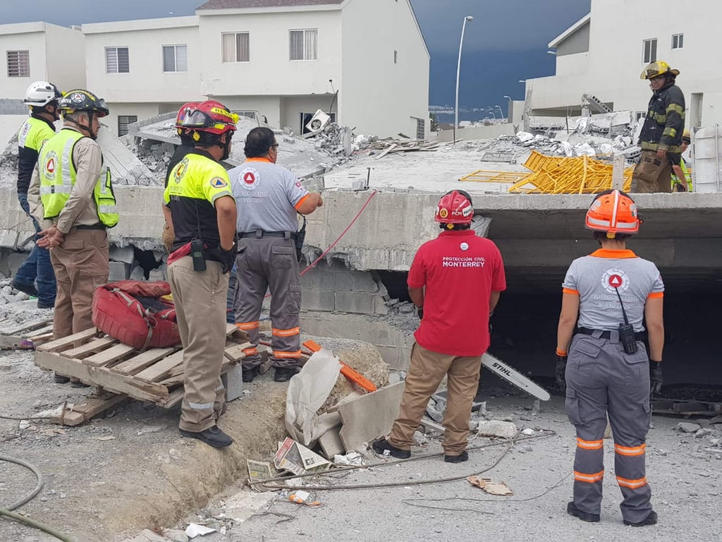 Van 5 muertos por derrumbe en Monterrey