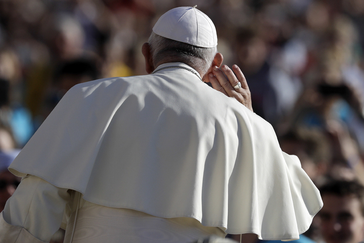 Papa pide perdón por escándalos en Iglesia