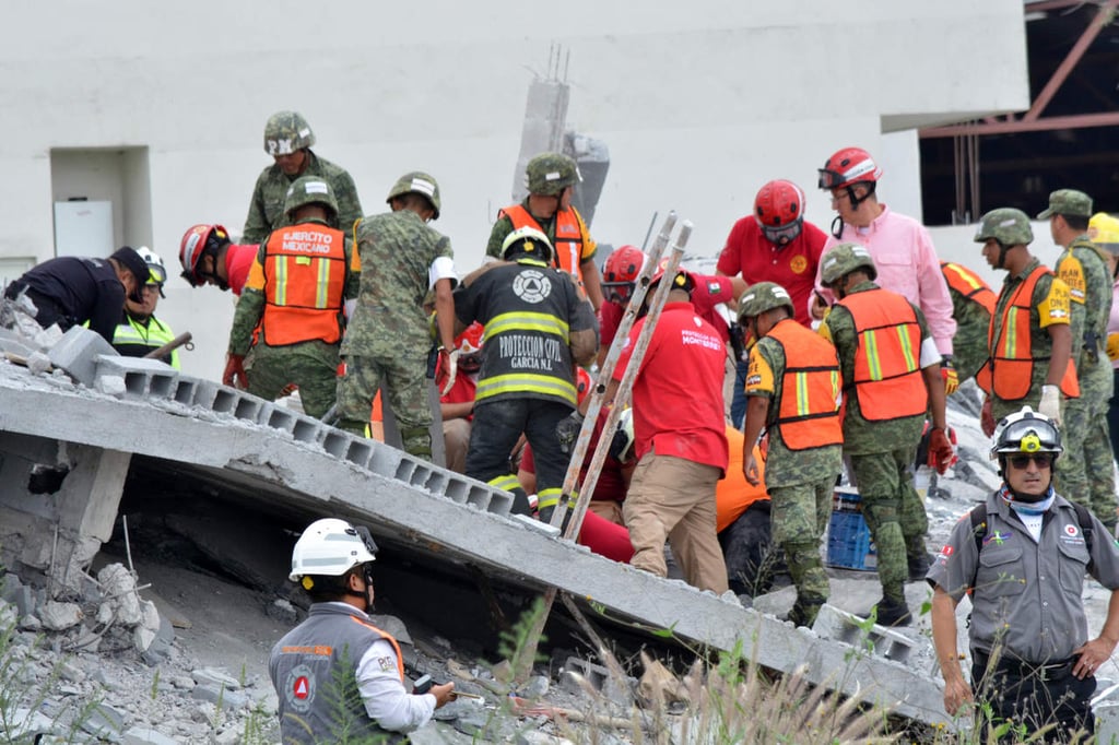 Rescatan a octava víctima tras derrumbe en Monterrey
