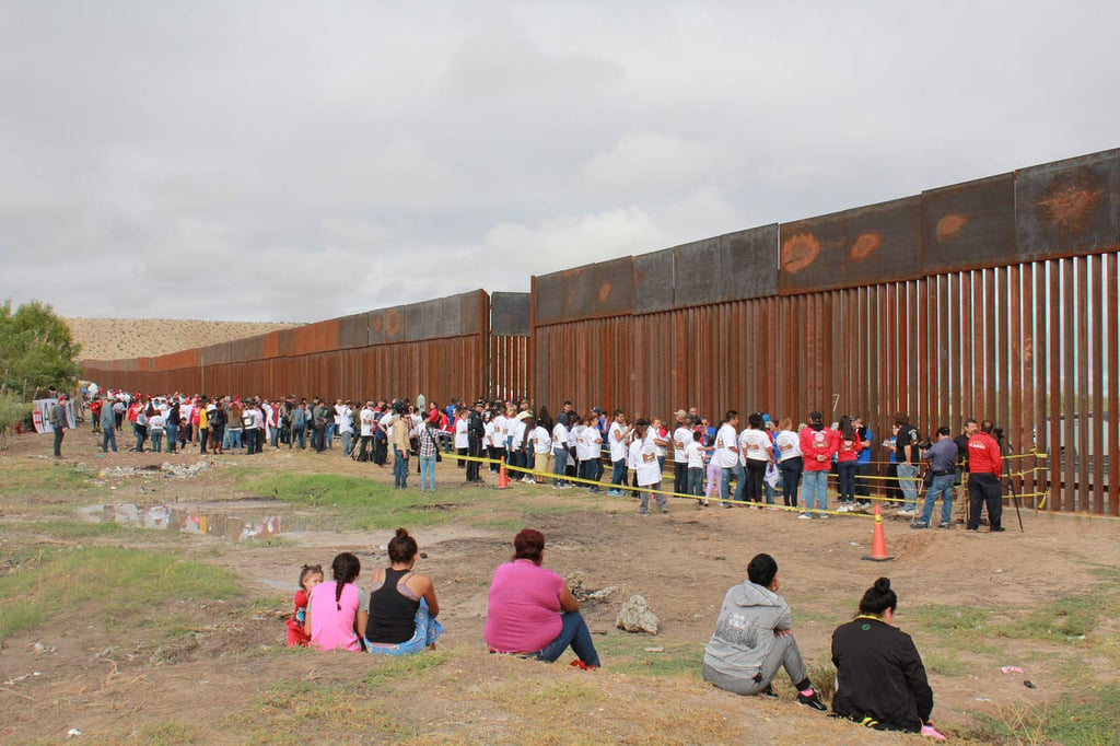 Abren frontera México-EU para que familias se abracen