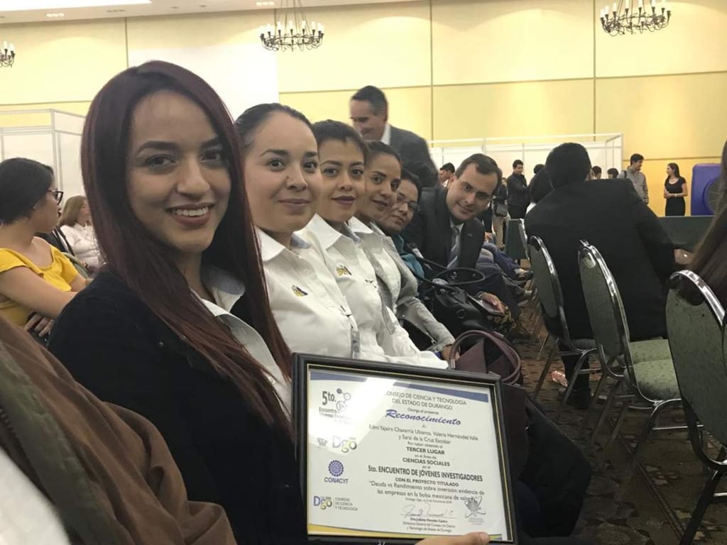 Estudiantes gomezpalatinas participan en encuentro de investigadores