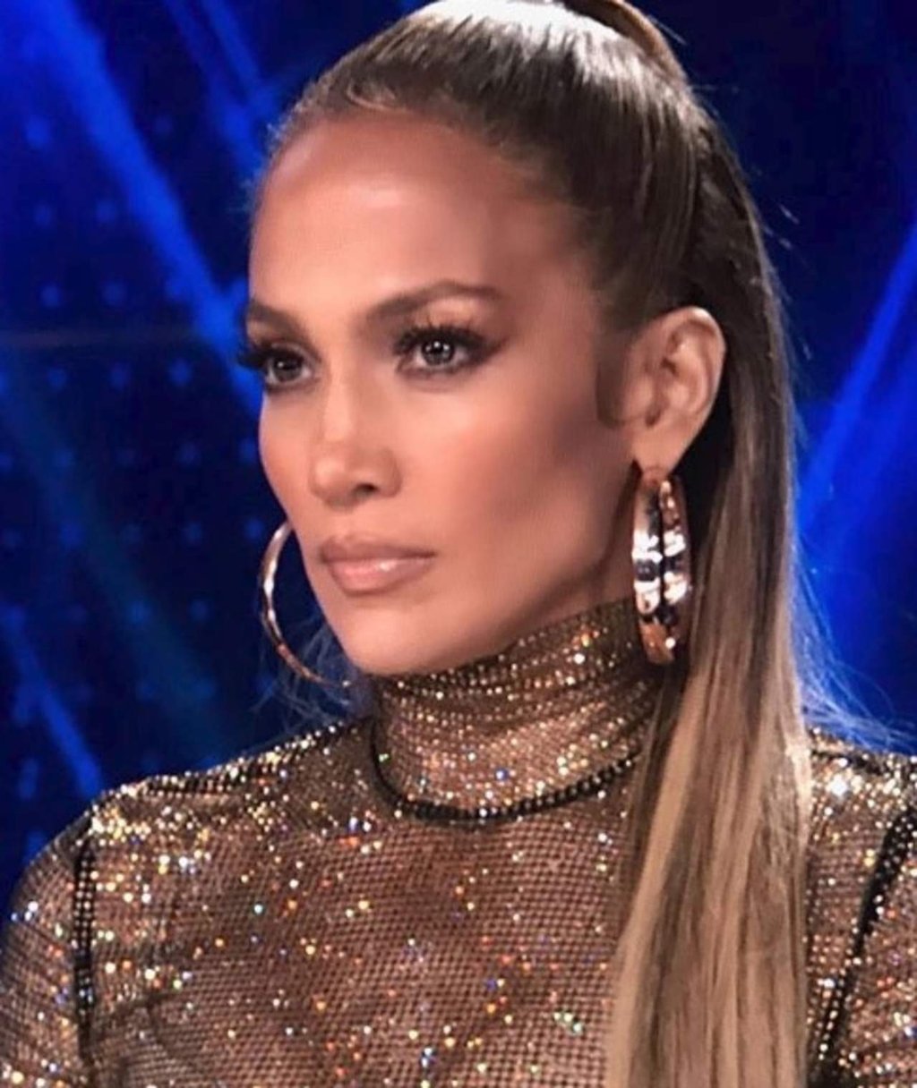 Jennifer Lopez luce curvas y músculos