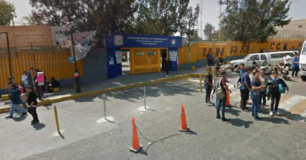 Alumnos del CCH Naucalpan hacen paro de labores tras agresiones