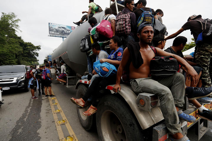 México amenaza con deportar a migrantes