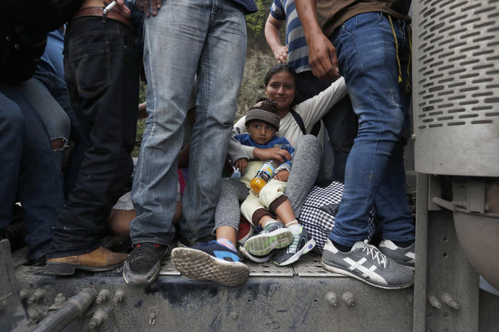 Crece detención de familias en frontera