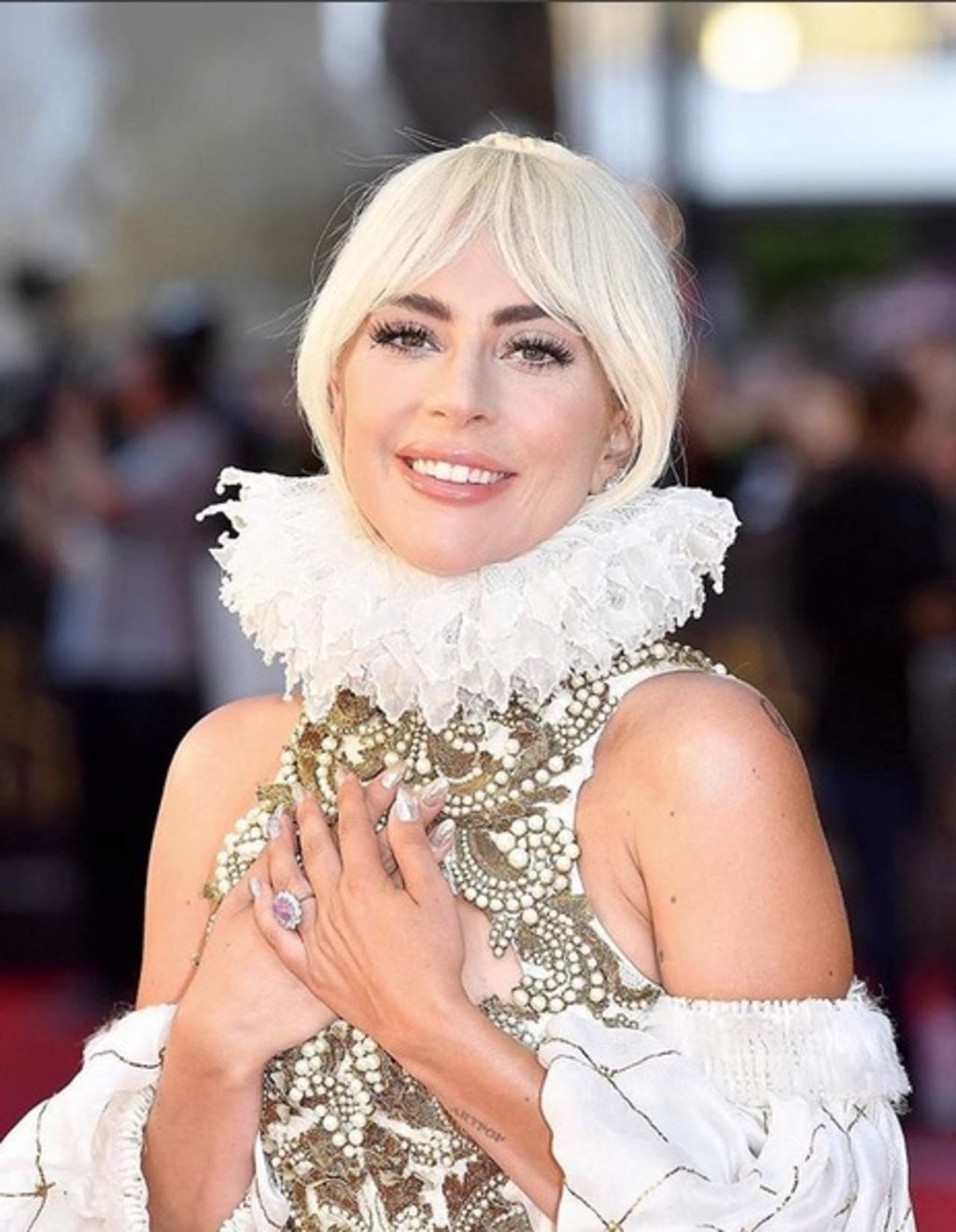 ¿Cuánto costó el anillo de compromiso de Lady Gaga?