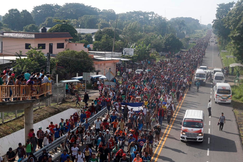 Avanza caravana migrante rumbo a Tapachula