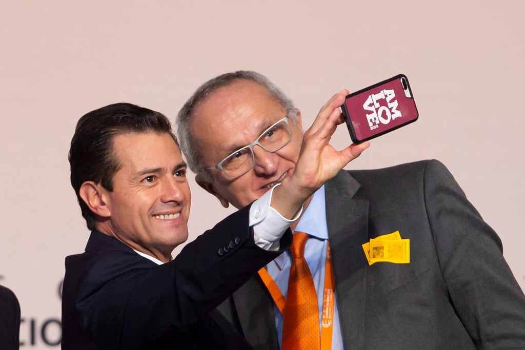 La selfie con 'AMLOVE' de Peña Nieto
