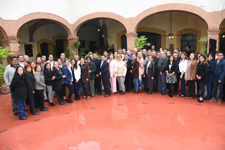 Reconocen en su día a los médicos