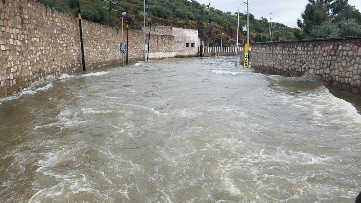 Implementan operativo tras desborde del río El Tunal en El Pueblito