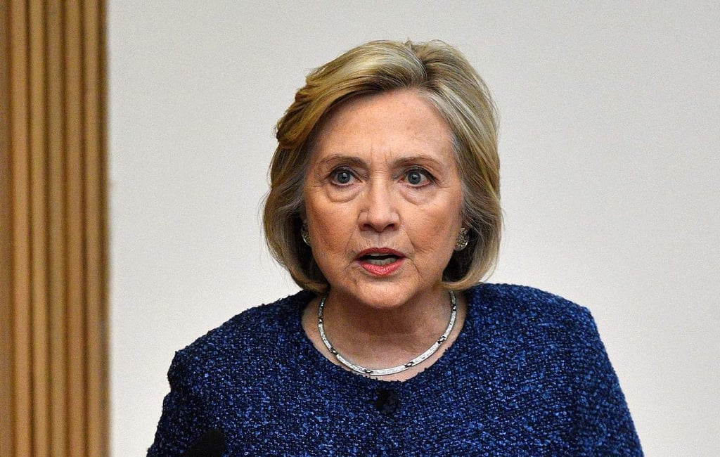 'Vivimos tiempos de profundas divisiones', lamenta Hillary Clinton