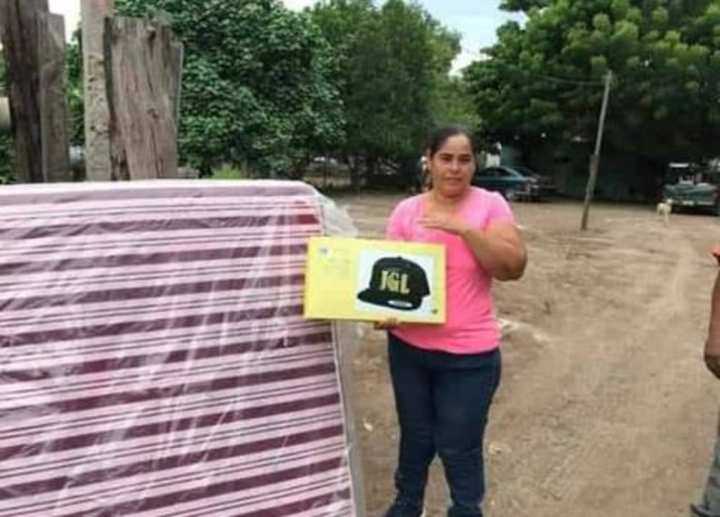 Entregan apoyos en Sinaloa presuntamente a nombre de 'El Chapo'