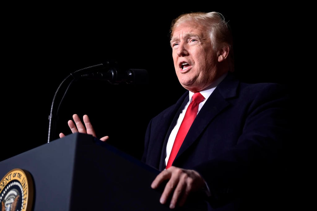 Trump critica medios de 'hostilidad' mismo día de artefactos explosivos