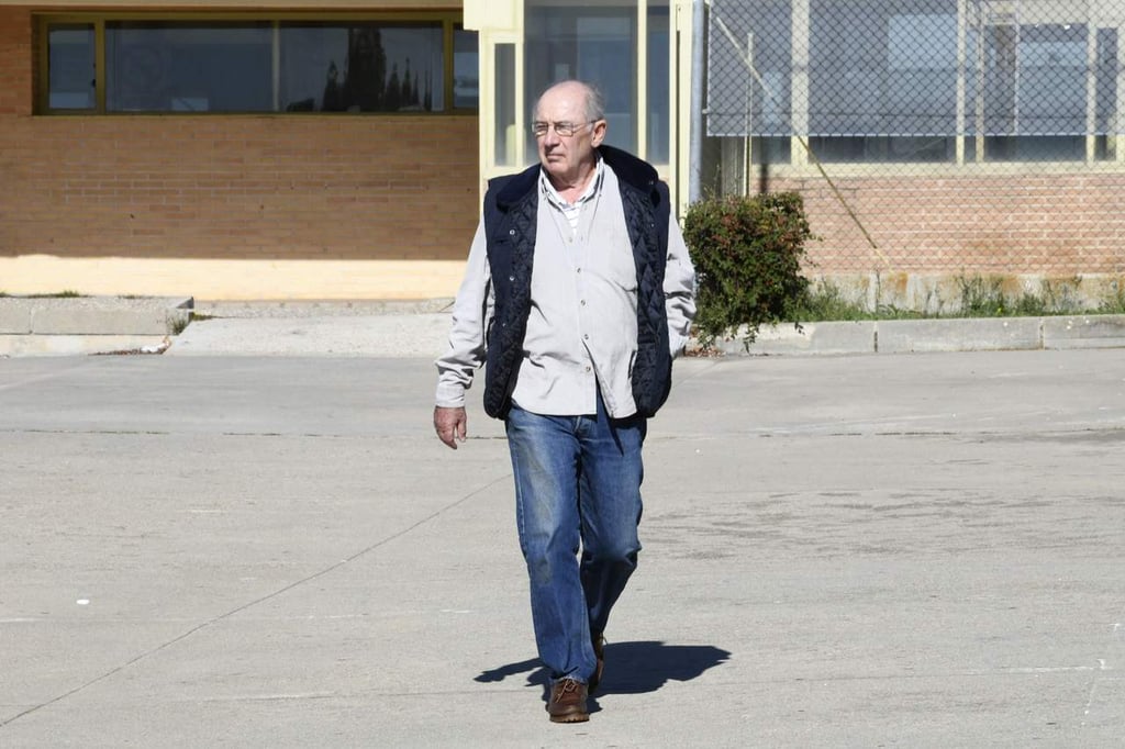 Exdirector del FMI pide perdón al entrar a prisión