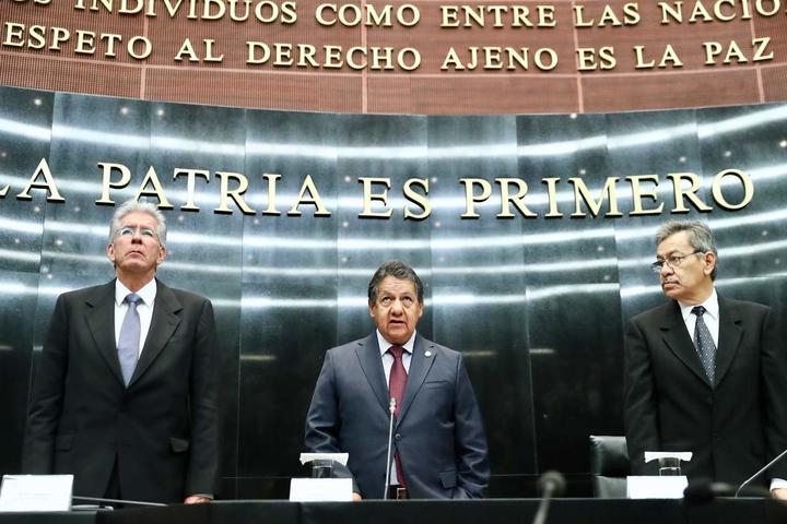 Ruiz Esparza defiende al NAICM frente a diputados