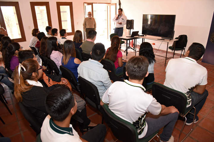 Dan charla sobre aves migratorias