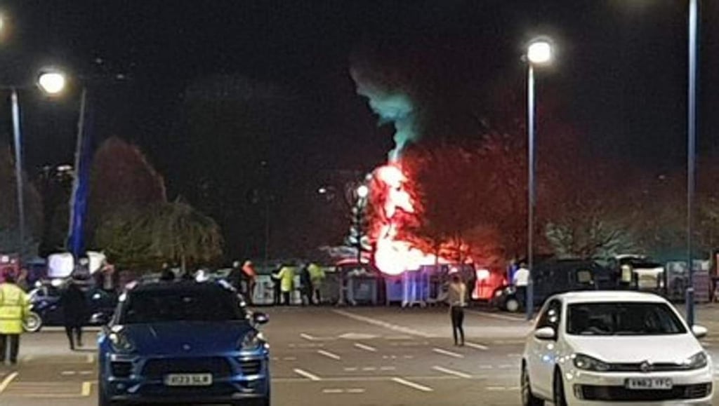 Helicóptero del dueño de Leicester City se desploma