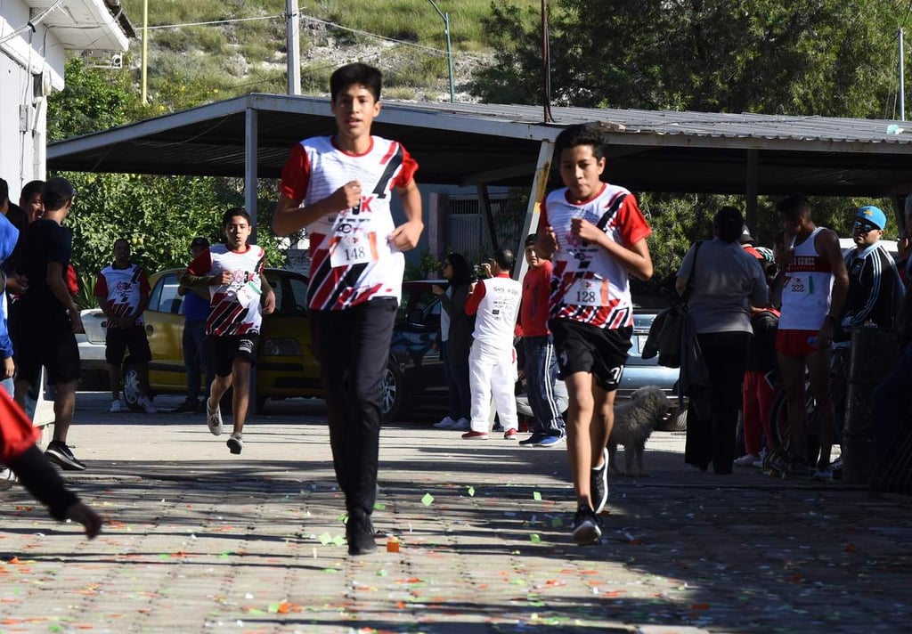 Celebran carrera en la EST No. 54