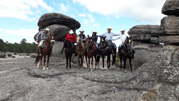 Realizan cabalgata en Pueblo Nuevo