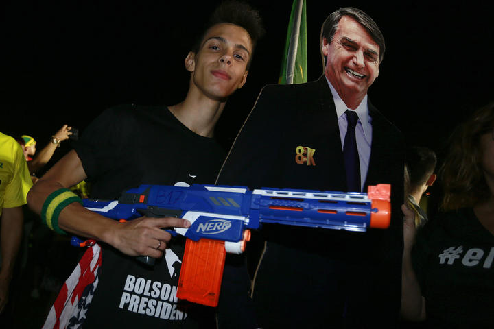 Bolsonaro permitirá porte de armas en Brasil