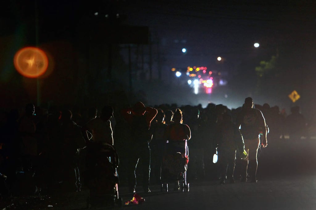 Caravana migrante decide avanzar hacia Acayucan, Veracruz