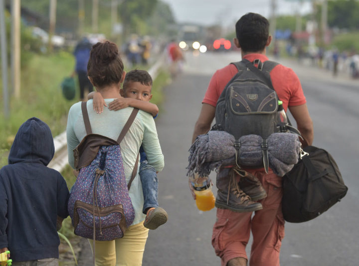 Familias huyen de Oaxaca a Veracruz