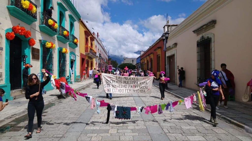 Marchan en Oaxaca para exigir un alto a los feminicidios