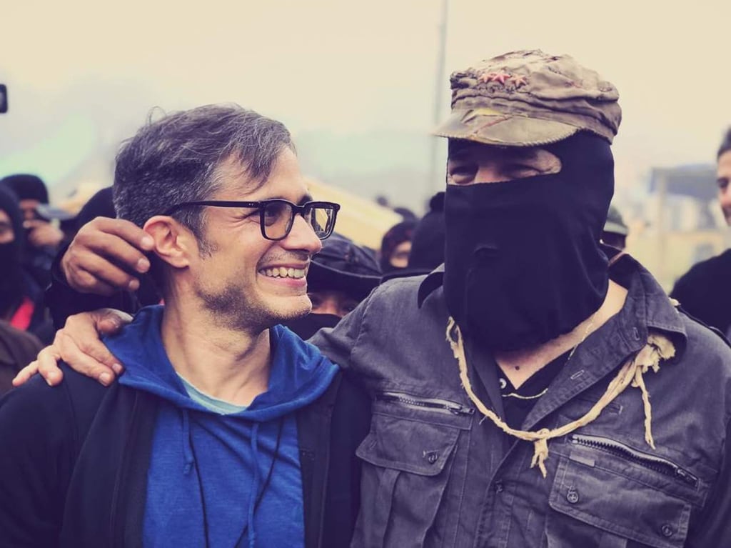 Comparte Gael García foto con subcomandante Galeano del EZLN