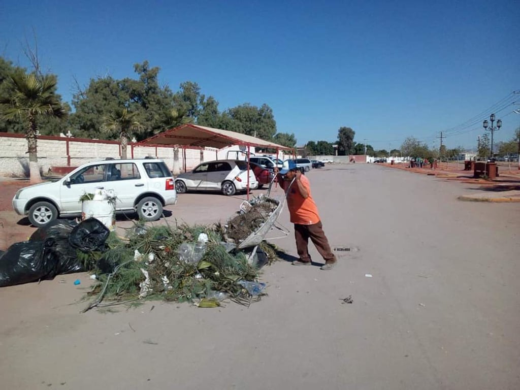 Recogen toneladas de basura en el panteón de Matamoros