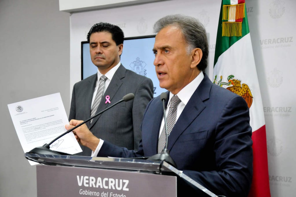 Exfiscal regional denuncia al gobernador de Veracruz, Yunes Linares