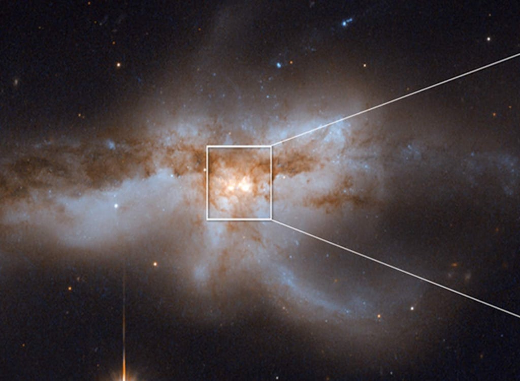 Imagen de dos agujeros negros que colisionan