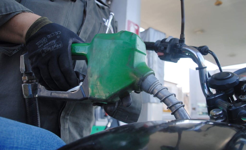 SHCP niega alza en gasolina Magna por reducción al estímulo fiscal