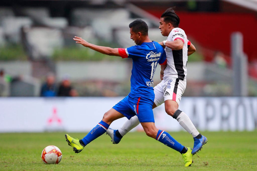 Cruz Azul derrota a Lobos y cierra el Apertura invicto en el Azteca