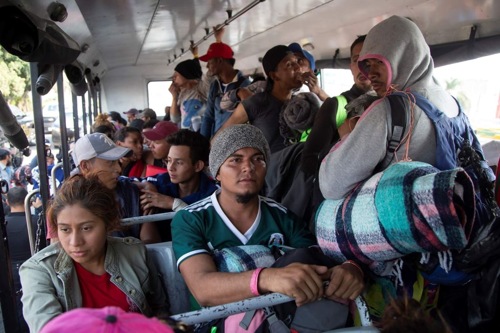 Avanzan en caravana, pero los migrantes se dividen