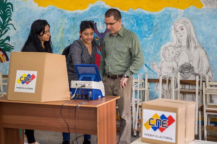 Venezuela simula jornada electoral