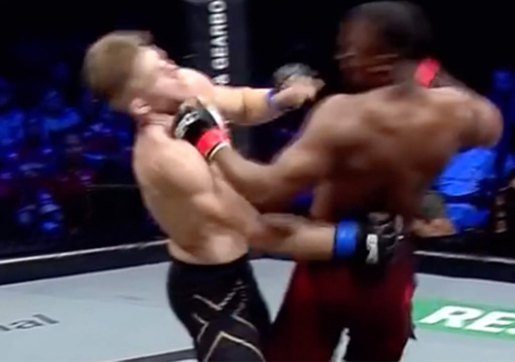 El impactante codazo giratorio durante pelea de MMA