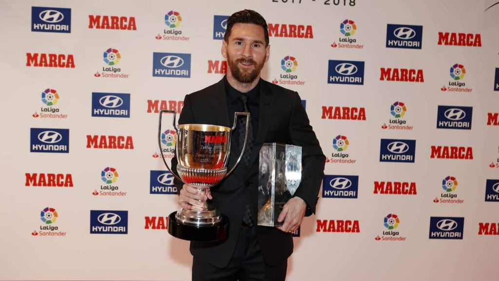 Messi recibe el 'Pichichi' de la temporada 17-18