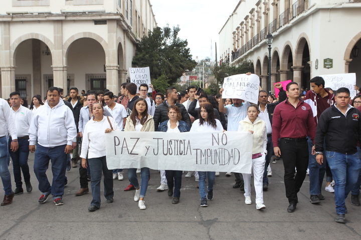 Marchan estudiantes para exigir justicia