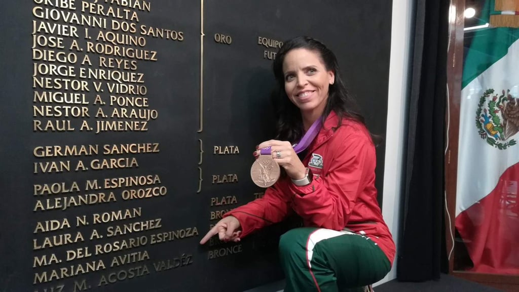 Luz Acosta recibe su medalla de Londres 2012