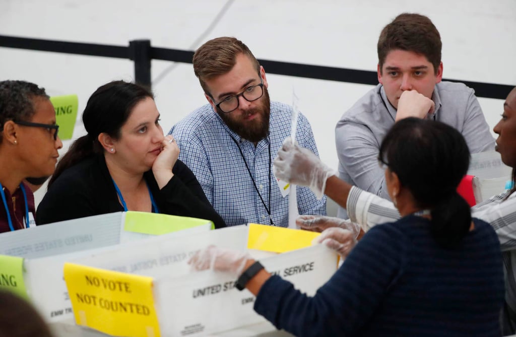 Inicia recuento manual en las reñidas elecciones de Florida