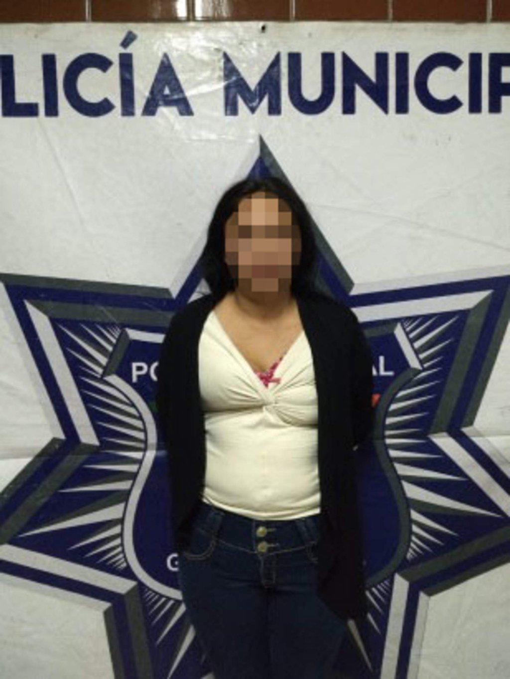 Por agredir a mujer, joven es detenida