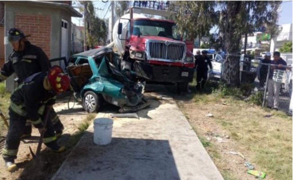 Revolvedora provoca carambola en Atizapán; reportan 10 heridos