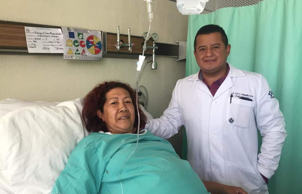 Extirpan tumor de 17 kilos a mujer en Durango