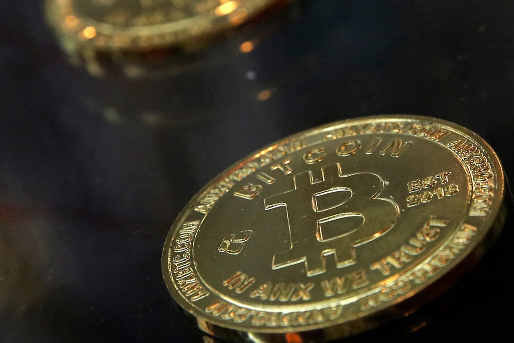 Bitcoin cae por primera vez por debajo de 5 mil dólares
