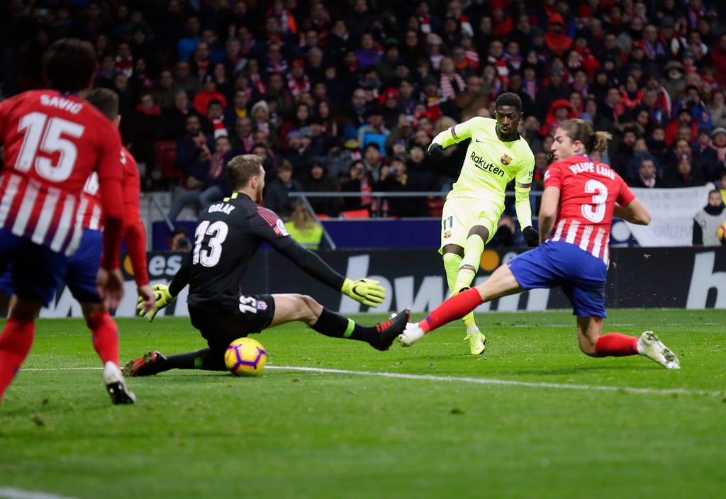 Gol postrero salva al Barcelona ante Atlético y sigue líder