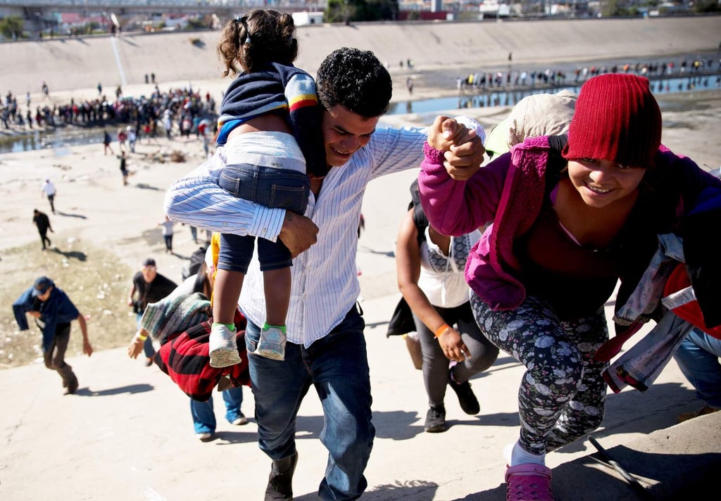 Se vive tensión en frontera de México y EU por migrantes