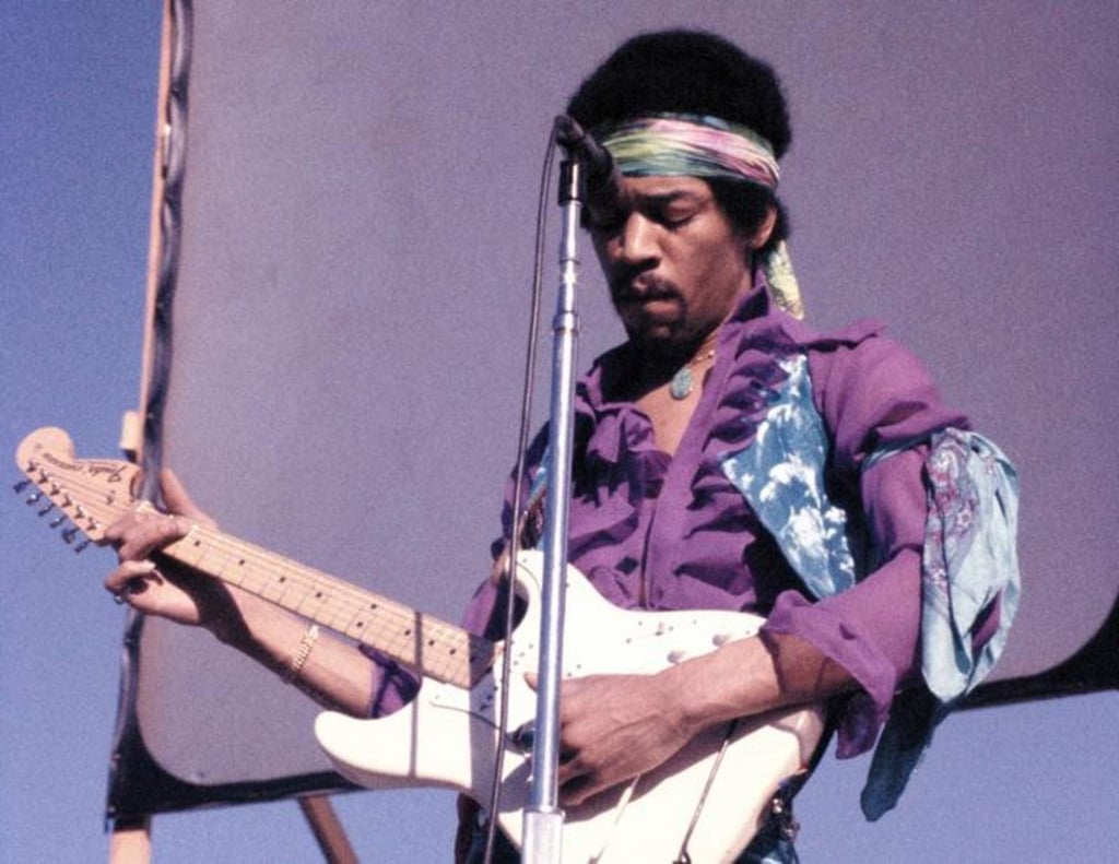 1942: Da su primer respiro Jimi Hendrix, uno de los guitarristas más influyentes de la historia del rock